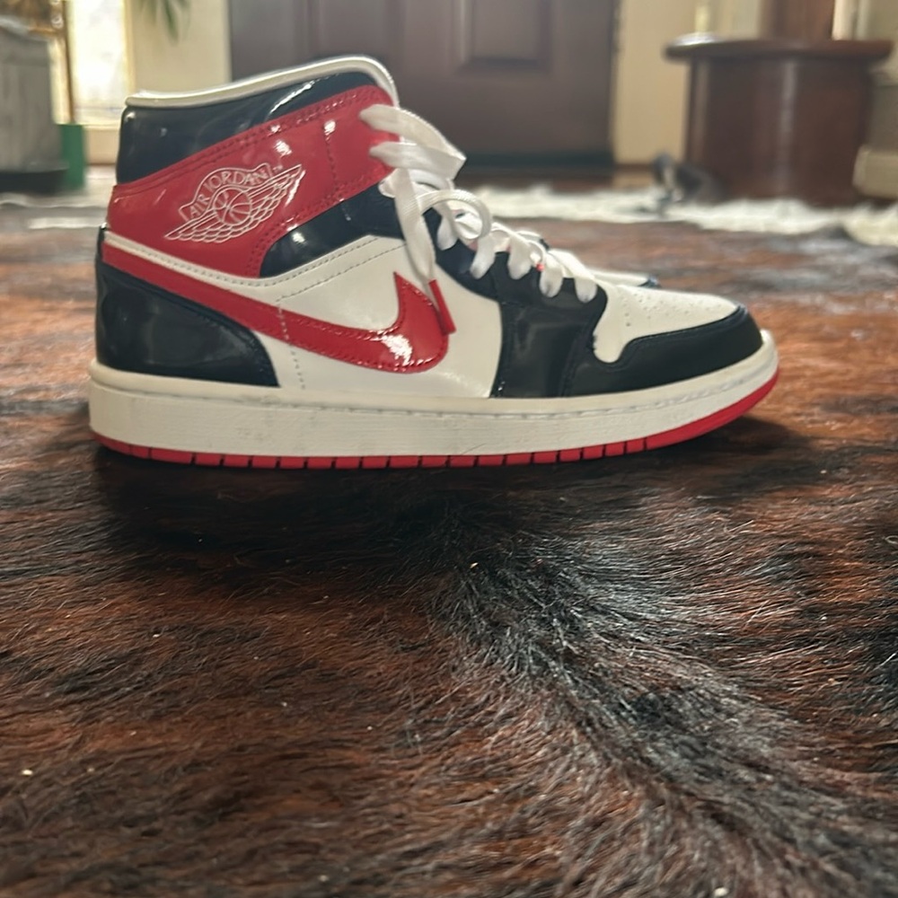 Women’s Air Jordan Mid SE